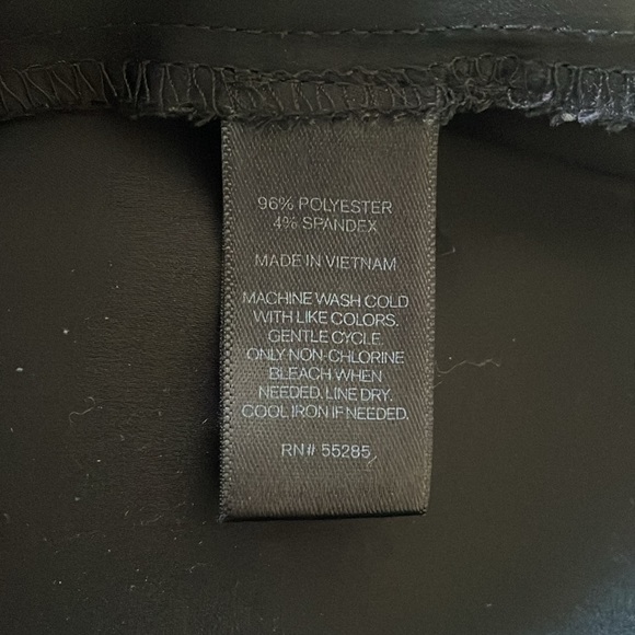 Express silky black top - Picture 4 of 4